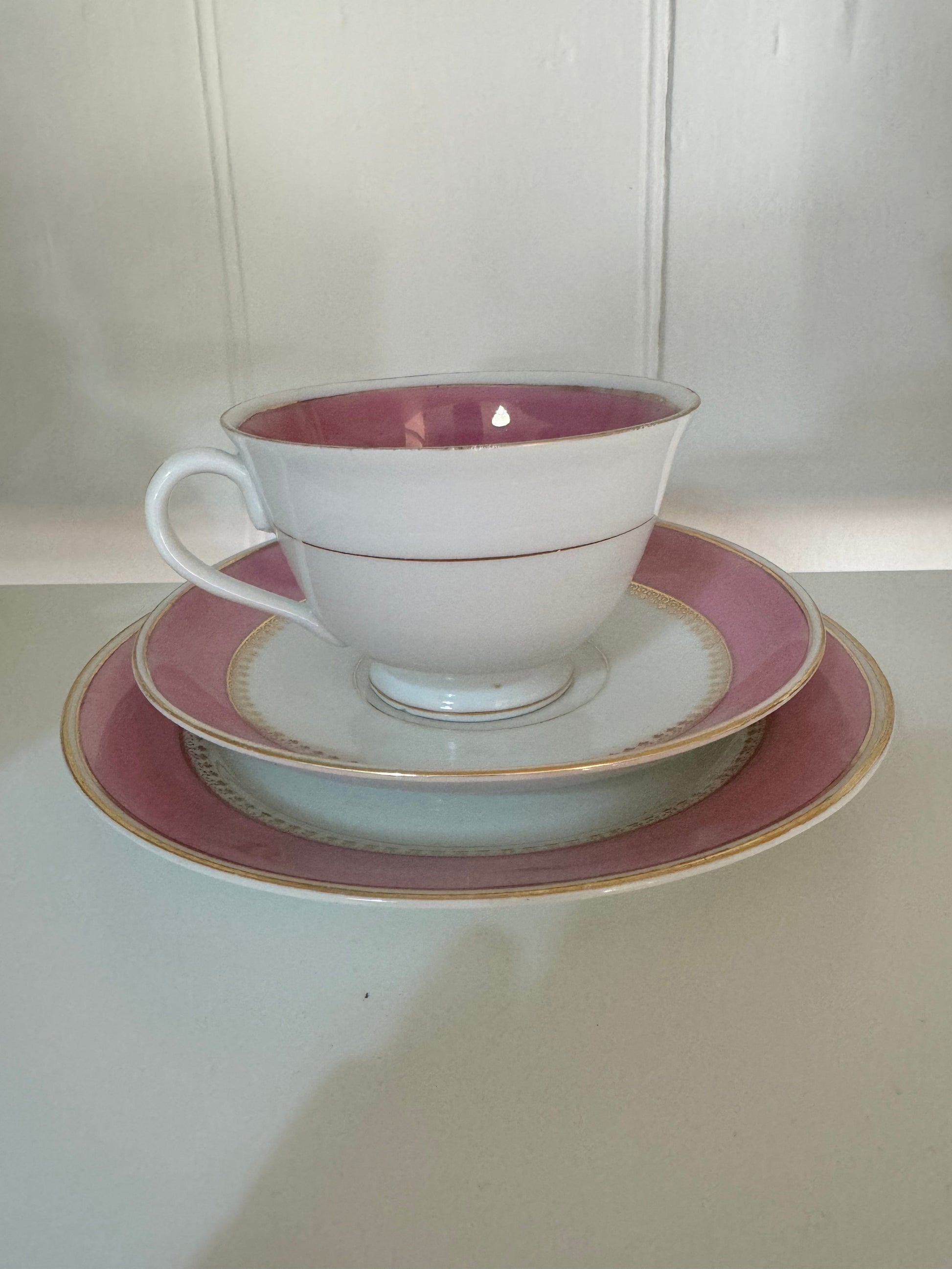 Bowerbird Cottage  Karlsbad Knoll Pink & Gold 15 piece set