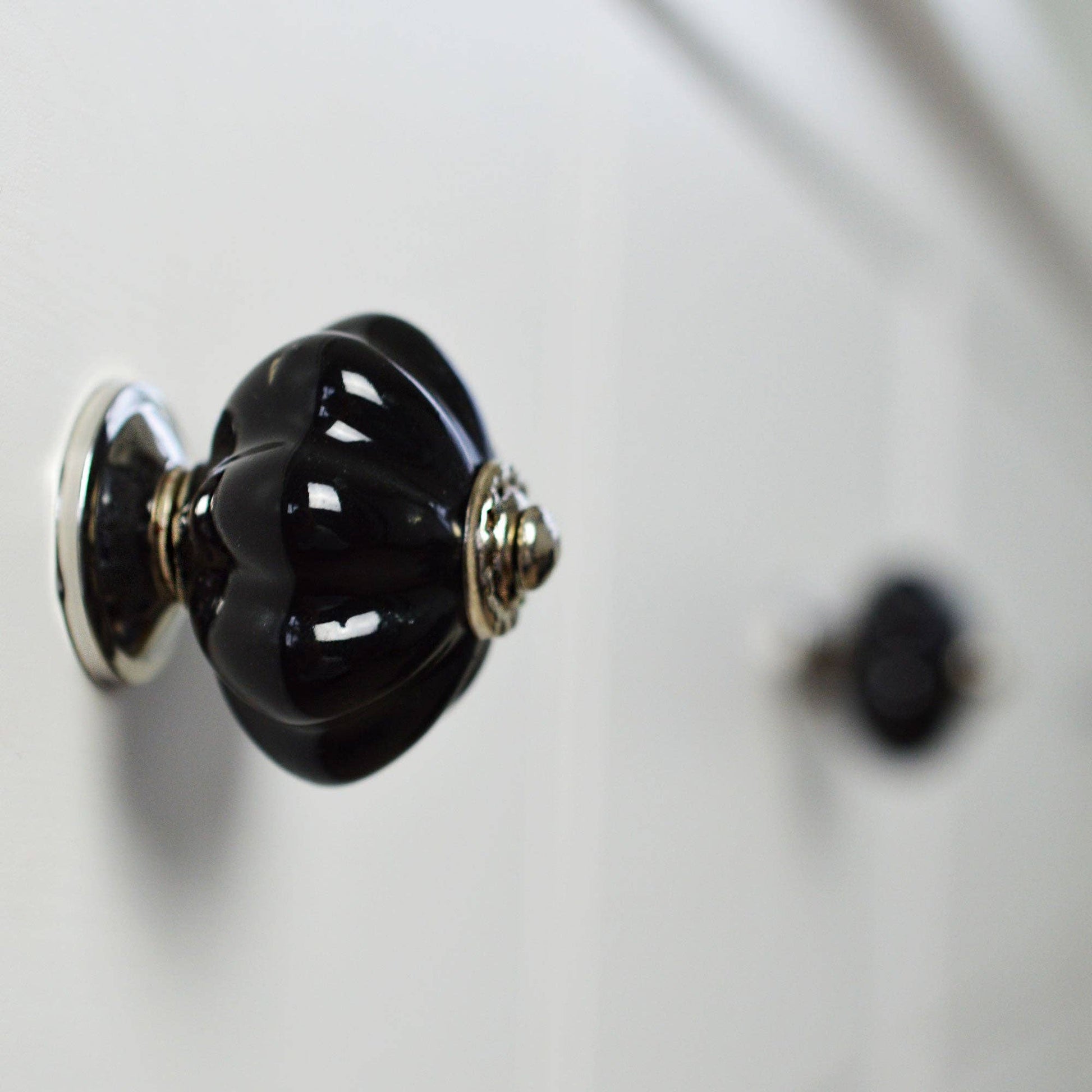 Rinkit Pty Ltd Ceramic Drawer Knob - Solid Flower - Black TR-NS-DK143