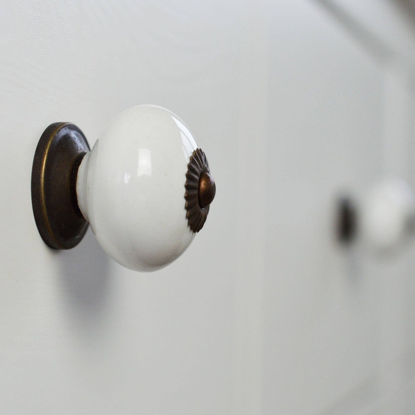 Rinkit Pty Ltd Round Ceramic Drawer Knob - White TR-NS-DK111